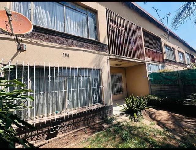 2 BEDROOM APARTMENT FOR SALE IN WYCHWOOD